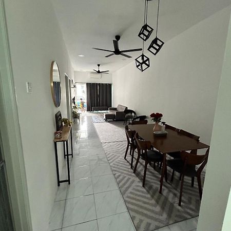 Zh Homestay Teluk Batik Lumut Exteriör bild