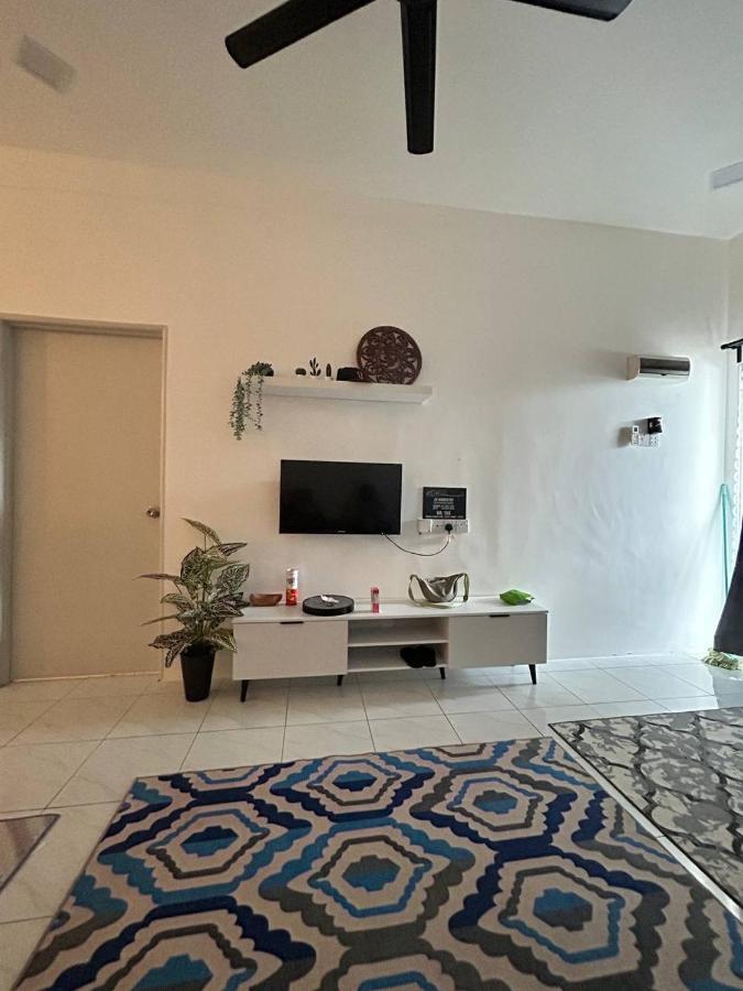 Zh Homestay Teluk Batik Lumut Exteriör bild